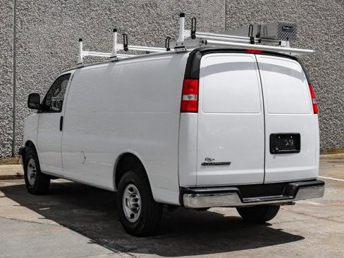 Used 2022 Chevrolet Express 2500 w/ Driver Convenience Package RWD image 12