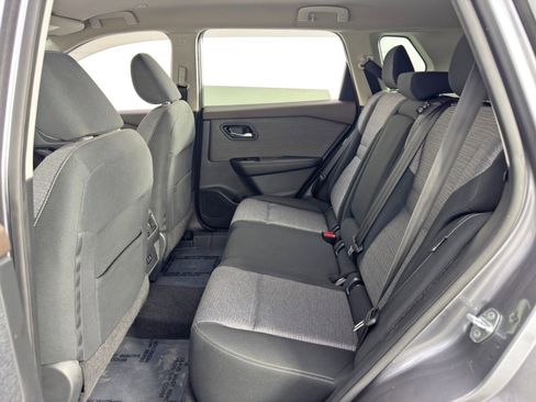 Used 2022 Nissan Rogue SV image 35