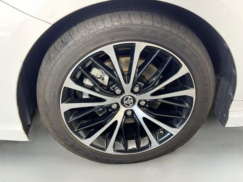 Used 2018 Toyota Camry SE image 14