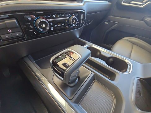 Used 2025 Chevrolet Silverado 1500 LTZ AWD/4WD image 16