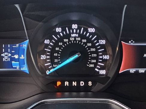 Used 2017 Ford Fusion SE w/ Fusion SE Technology Package image 12