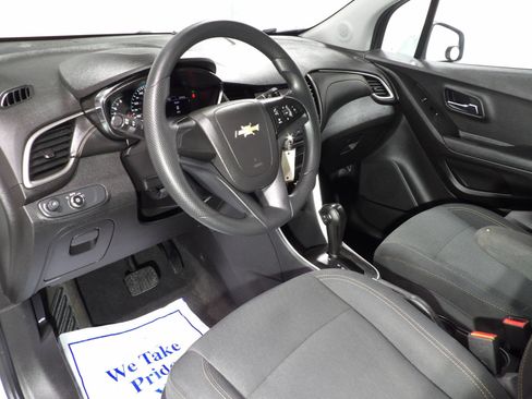 Used 2019 Chevrolet Trax LS FWD image 10