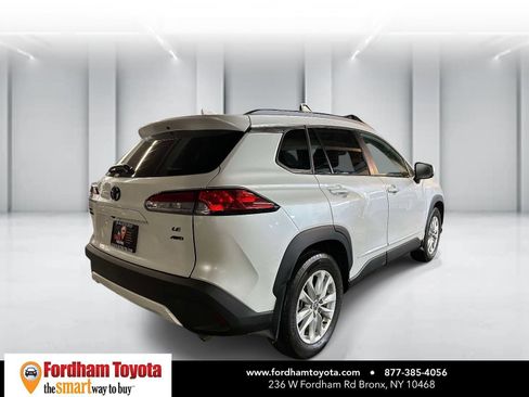 Used 2022 Toyota Corolla Cross LE w/ Moonroof Package image 4
