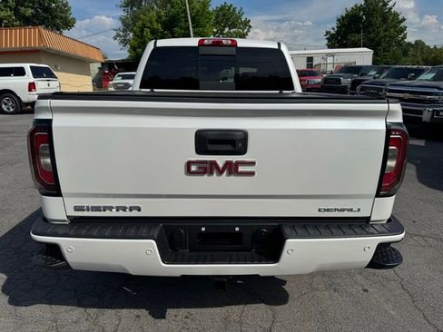 Used 2018 GMC Sierra 1500 Denali AWD/4WD image 3