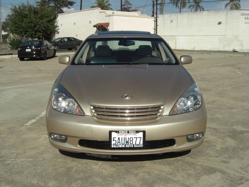 Used 2003 Lexus ES 330 FWD image 2