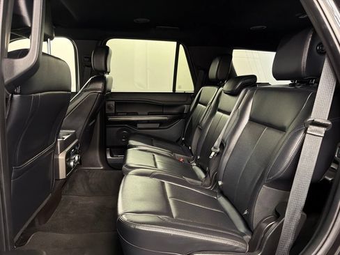 Used 2019 Ford Expedition XLT w/ Equipment Group 202A AWD/4WD image 32