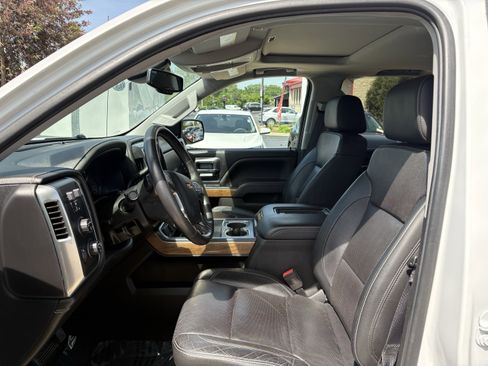 Used 2018 Chevrolet Silverado 1500 LTZ w/ Sport Package AWD/4WD image 11