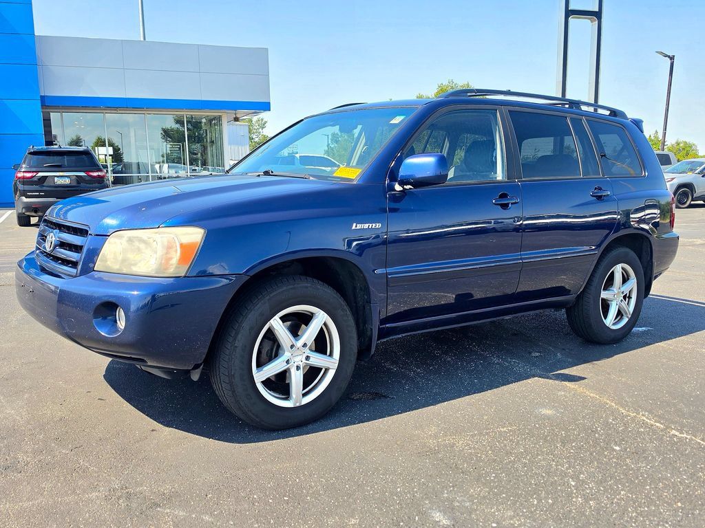 Used 2005 Toyota Highlander Limited w/ Leather Trim Pkg AWD/4WD image 2