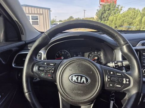 Used 2017 Kia Sorento FWD w/ LX Convenience Package image 28
