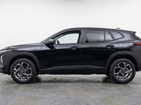 Used 2025 Chevrolet Trax LT FWD image 5