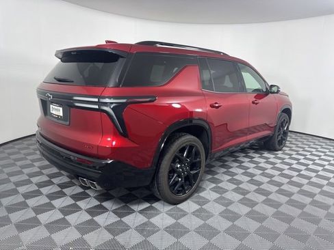 Used 2025 Chevrolet Traverse RS image 3