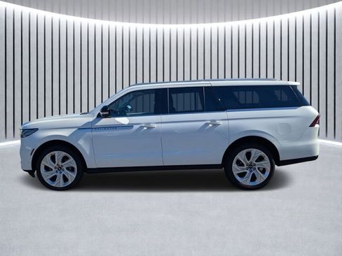 Used 2025 Lincoln Navigator L Reserve image 7