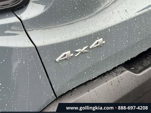 Used 2017 Jeep Renegade Latitude w/ Cold Weather Group image 8