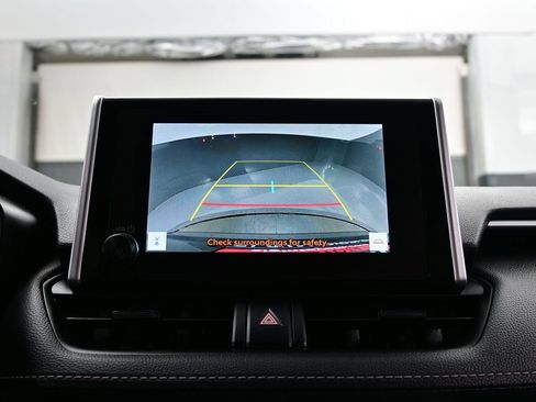 Used 2025 Toyota RAV4 XLE AWD/4WD image 18