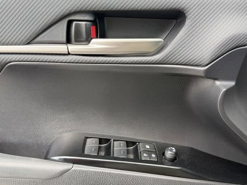 Used 2025 Toyota Camry SE w/ Convenience Package image 23