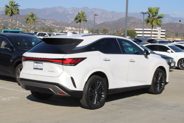 Used 2025 Lexus RX 350 Premium w/ Convenience Package FWD image 21