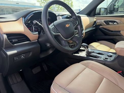 Used 2023 Chevrolet Traverse Premier FWD image 11