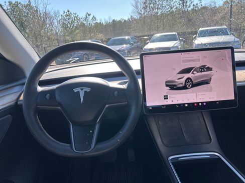 Used 2023 Tesla Model Y Long Range image 8