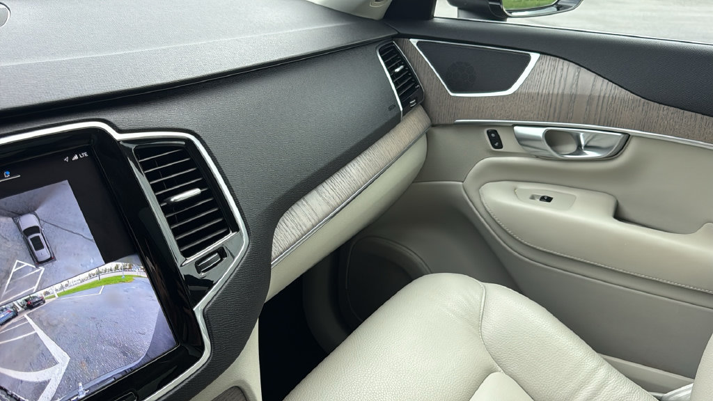 Certified 2024 Volvo XC90 T8 Plus AWD/4WD image 22