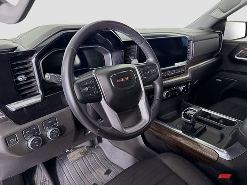 Used 2022 GMC Sierra 1500 Elevation w/ Preferred Package image 9