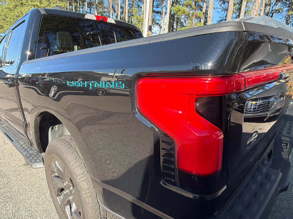 Used 2022 Ford F150 Lightning Lariat AWD/4WD image 9