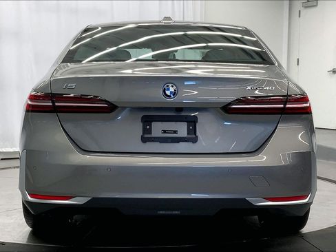 Used 2025 BMW i5 xDrive40 w/ Premium Package image 6
