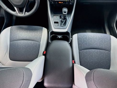 Used 2020 Toyota RAV4 XLE w/ XLE Grade Weather Package AWD/4WD image 16