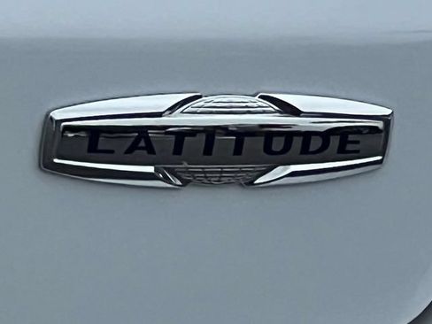 Used 2023 Jeep Compass Latitude AWD/4WD image 10