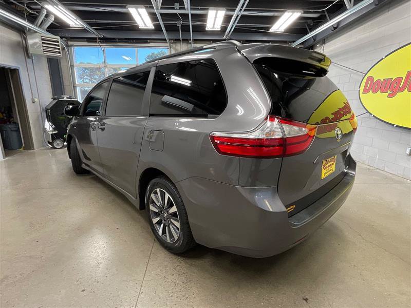 Used 2018 Toyota Sienna LE AWD/4WD image 3