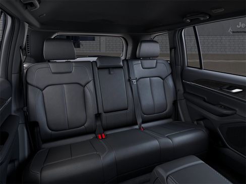New 2025 Jeep Grand Cherokee Limited w/ MOPAR Finishing Package image 15