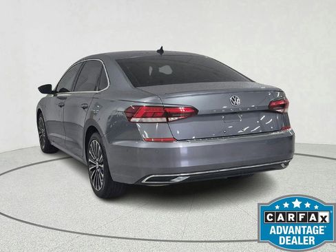 Used 2022 Volkswagen Passat 2.0T FWD image 3