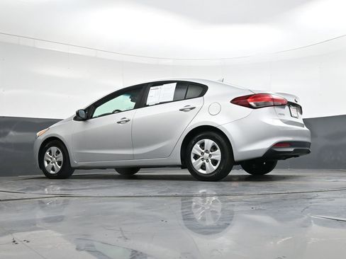 Used 2018 Kia Forte LX image 36