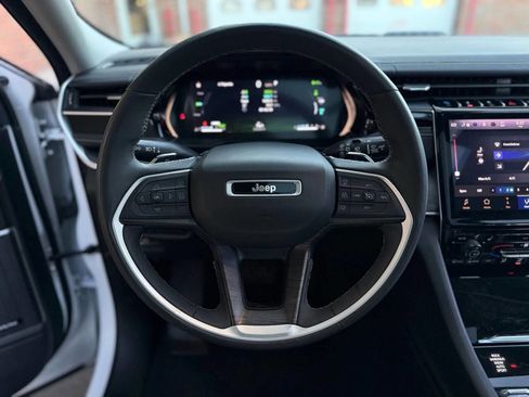 Used 2022 Jeep Grand Cherokee Limited 4xe image 11