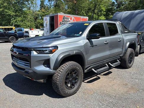 Used 2026 Chevrolet Colorado ZR2 w/ Midnight Edition AWD/4WD image 4