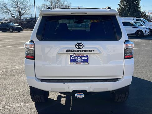 Used 2021 Toyota 4Runner 4WD image 6