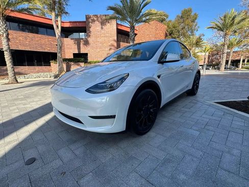 Used 2021 Tesla Model Y Long Range AWD/4WD image 2