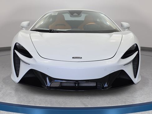 Used 2023 McLaren Artura RWD image 2