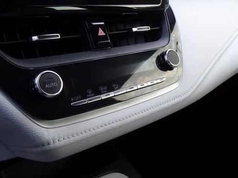 Used 2023 Toyota Corolla SE image 11