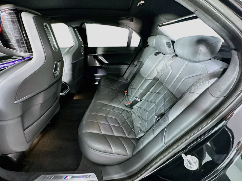Used 2023 BMW 740i RWD image 23