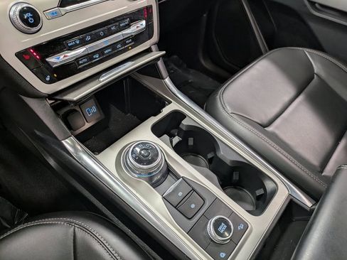 Used 2022 Ford Explorer XLT w/ Equipment Group 202A image 13