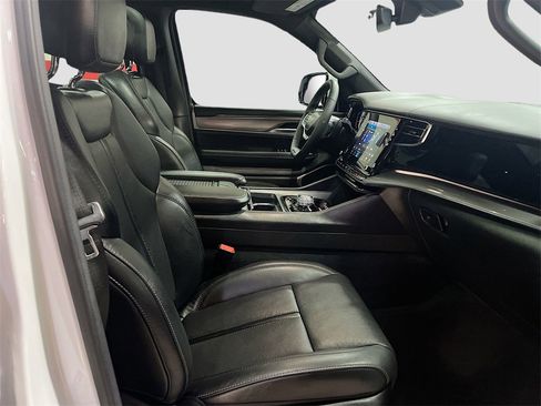 Used 2022 Jeep Wagoneer Series II image 31