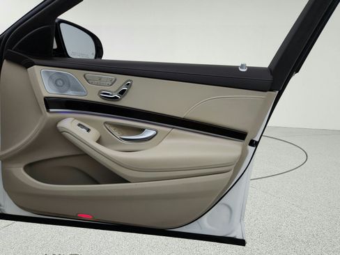 Used 2019 Mercedes-Benz S 560 Sedan image 26