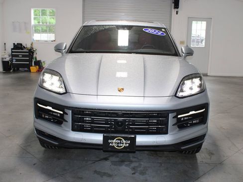 Used 2024 Porsche Cayenne AWD/4WD image 54