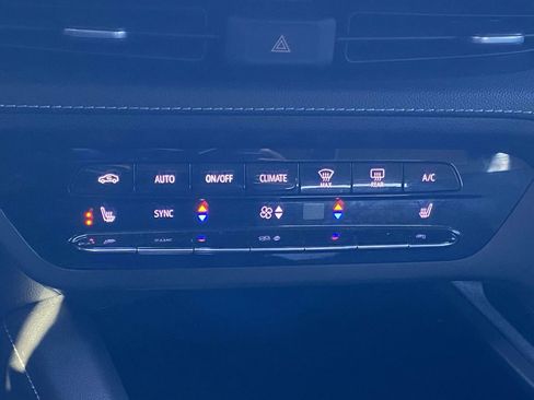 Used 2023 Buick Envision Essence image 27