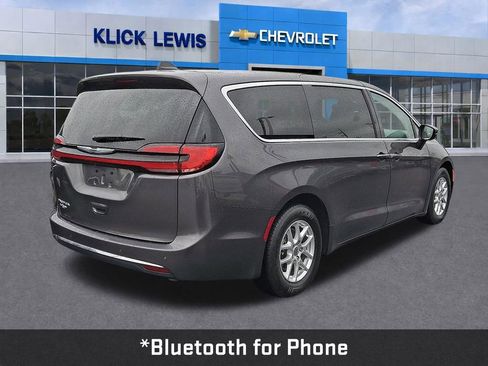 Used 2023 Chrysler Pacifica Touring-L FWD image 8