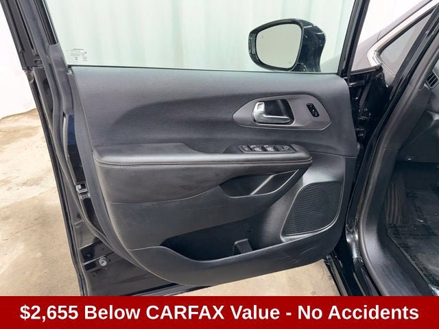Used 2026 Chrysler Pacifica Select FWD image 15