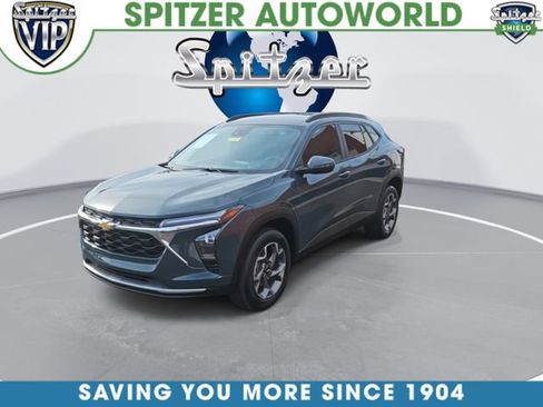 Used 2025 Chevrolet Trax LT w/ LT Convenience Package FWD image 4