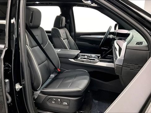Used 2025 Cadillac Escalade ESV Premium Luxury AWD/4WD image 8