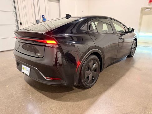 Used 2025 Toyota Prius LE FWD image 5