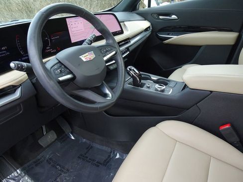 Certified 2024 Cadillac XT4 Luxury w/ Cold Weather Package image 11